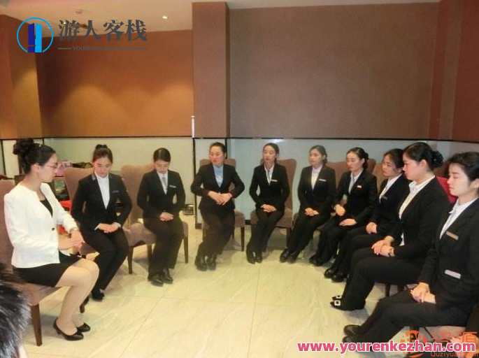 客服如何培训？金牌客服培训内容_软件教程，客服培训新篇章，软件教程与实战技巧荟萃,课程,学习,管理,模板,专业,发展,艺术,沟通,脚本,商城,第1张