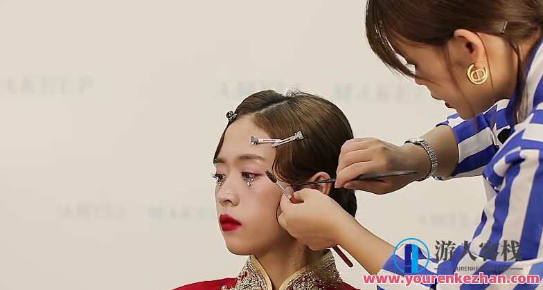 艾米丽培训机构：刘海造型演变刘海发型设计，艾米丽培训机构，刘海造型演变与专业发型设计技巧,课程,影视,第1张