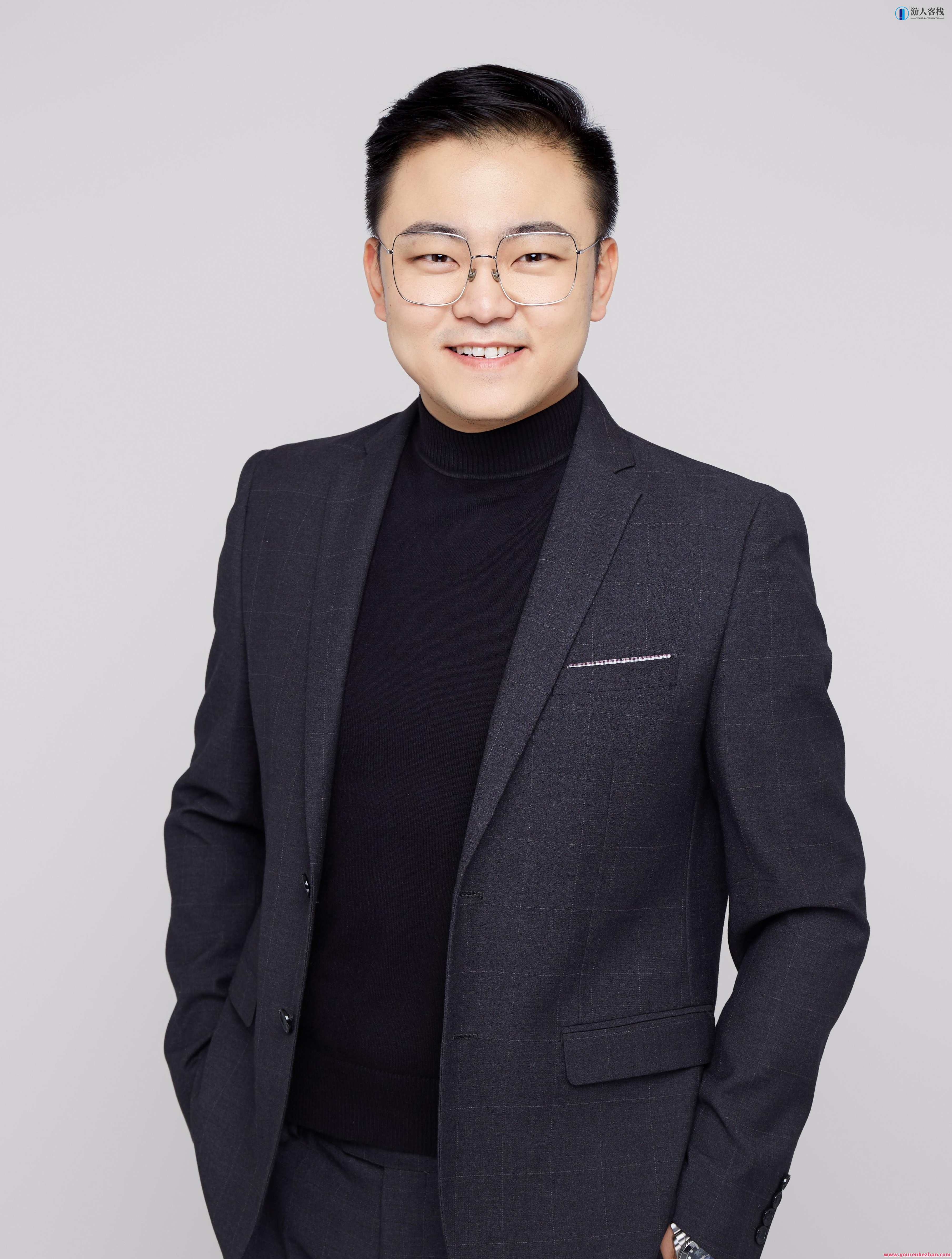 张诗童・AIGC新人类商业课，行业分析/效率提升/商业机会/认知升维，AIGC新人类商业革新课，行业趋势洞察、效率提升策略、商业机遇挖掘与认知维度拓展