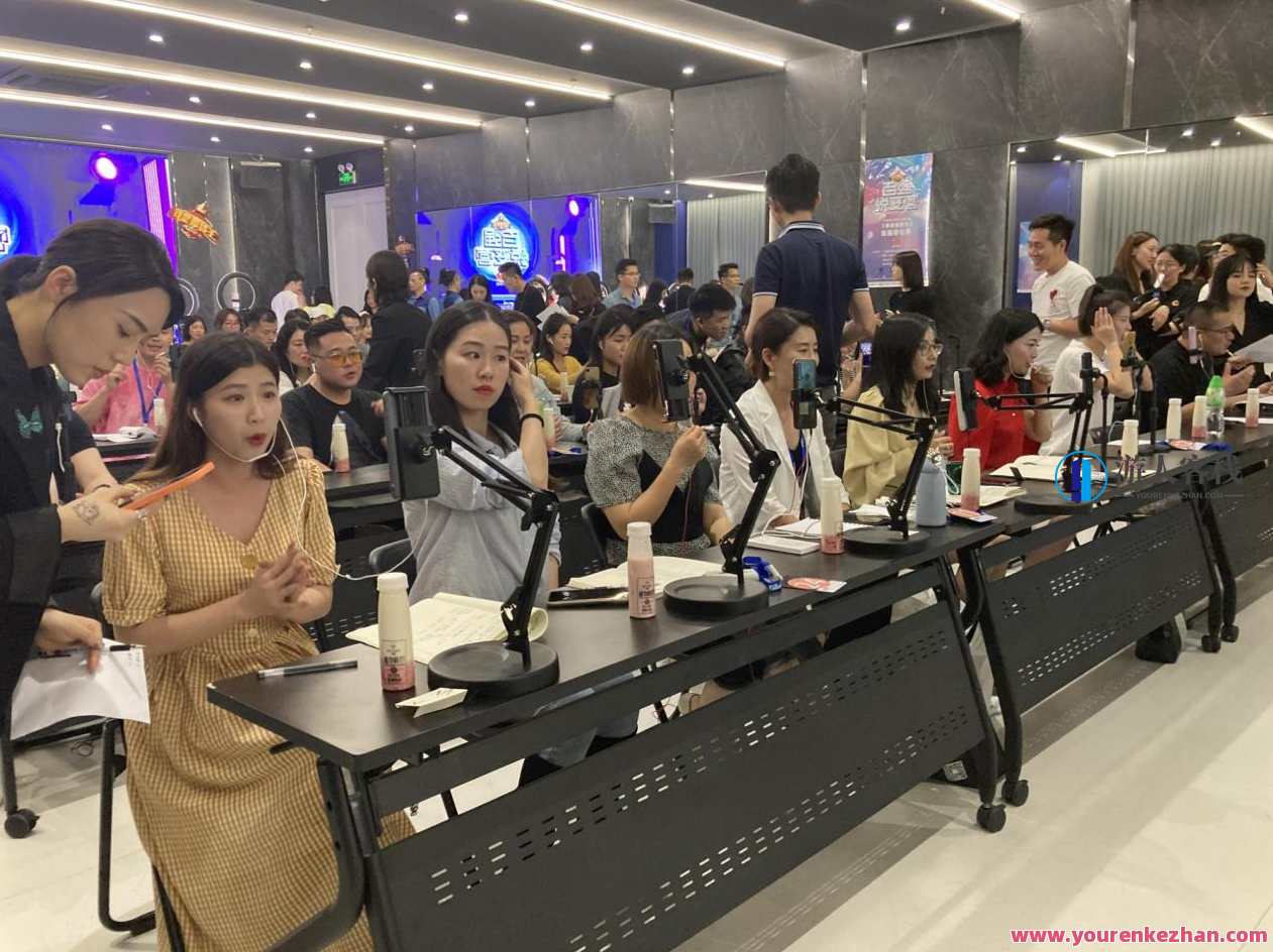 直播带货运营知识训练营，听得懂、用得上、有效果，教你学会直播带货、主播运营，实现0-1的飞跃，直播运营实战进阶营，掌握技巧，提升运营，助你直播带货成功