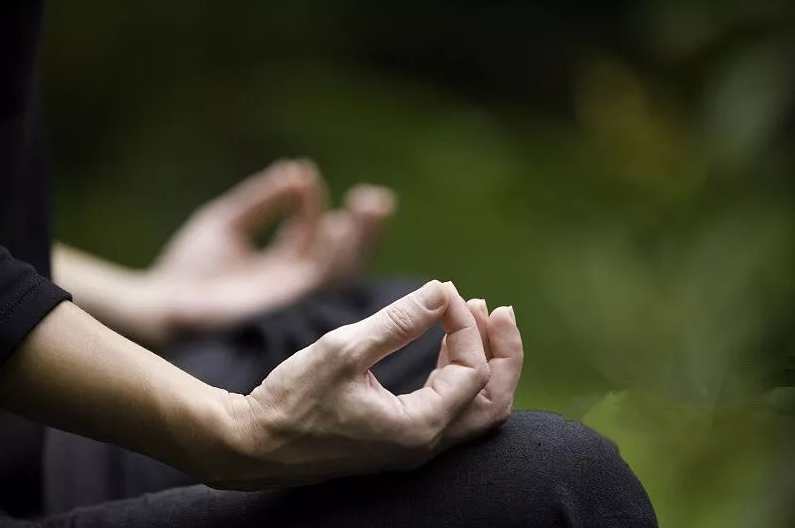 健康养生 轻松冥想 :冥想一下，轻松一天