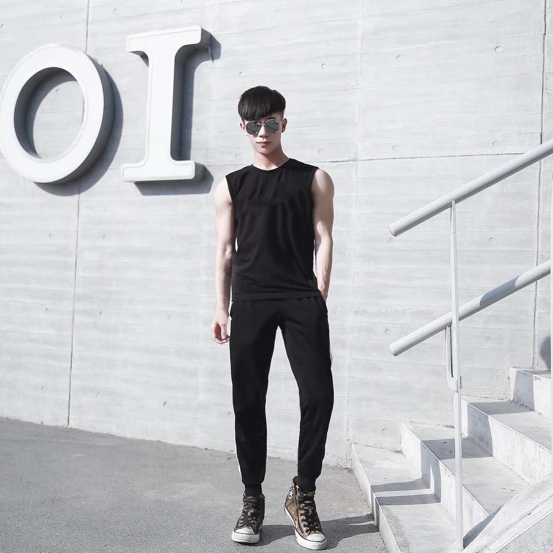 拍照姿势大全 男生女生拍照技巧 照相如何摆Pose 旅游拍照动作，拍照姿势进阶秘籍，男生女生拍照姿势全攻略,第1张