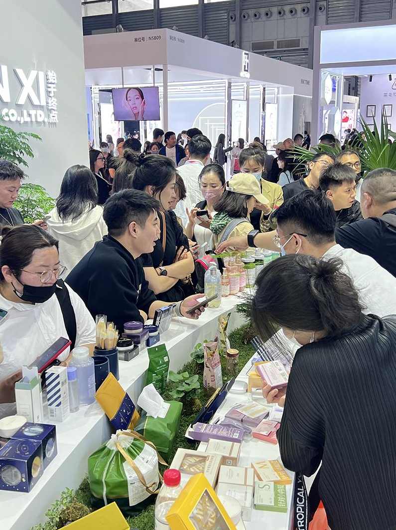 线下渠道业态之名创优品式商业模式