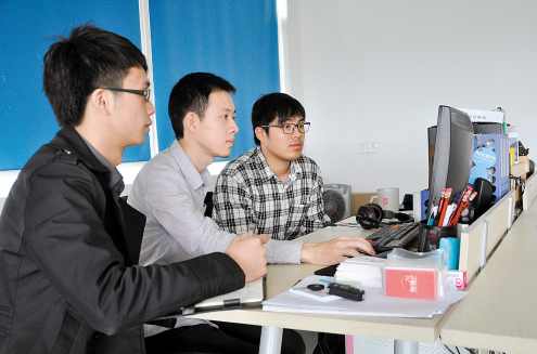 李彬岩 大学生创业-宿舍里走出了小电商