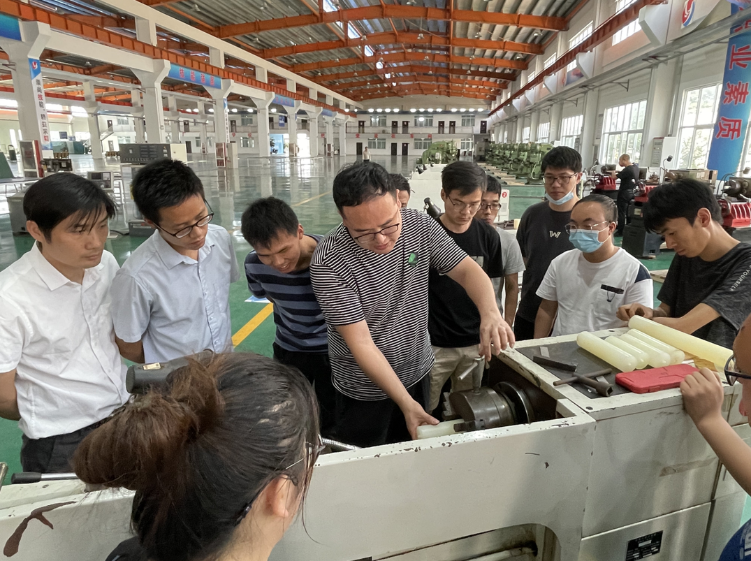 《车工技能培训》