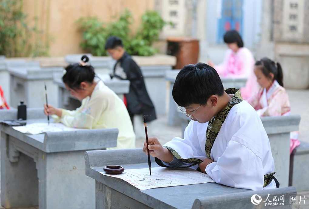 【开蒙教育】常青藤教孩子唱学三字经