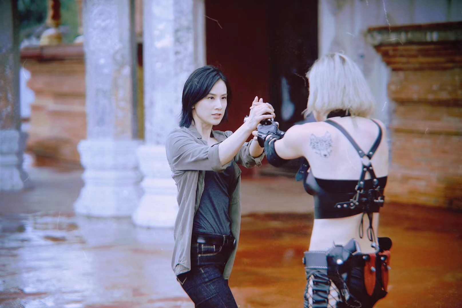 狐踪谍影（全40集)