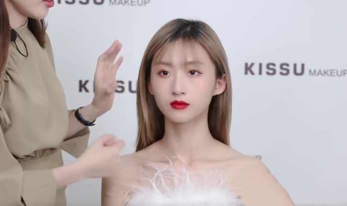 简约新娘化妆妆面造型气质的教程