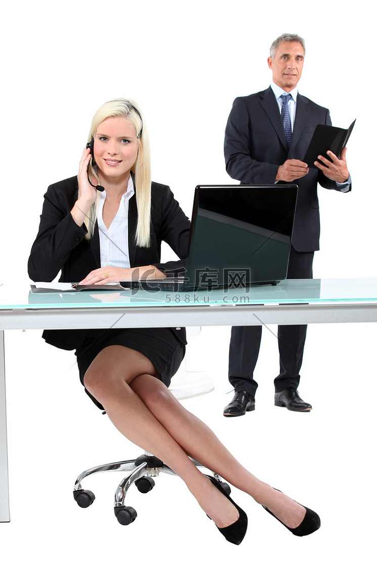 董事长秘书是怎样炼成的（全26集)(播音——赵超越)