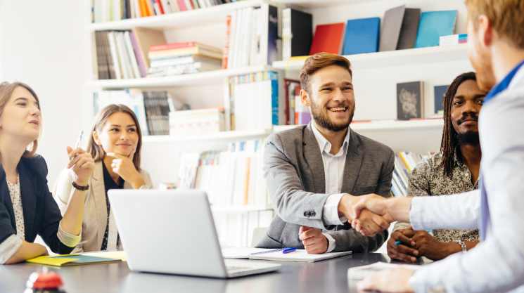 张伟 业务员专业销售技巧训练,专业,第1张