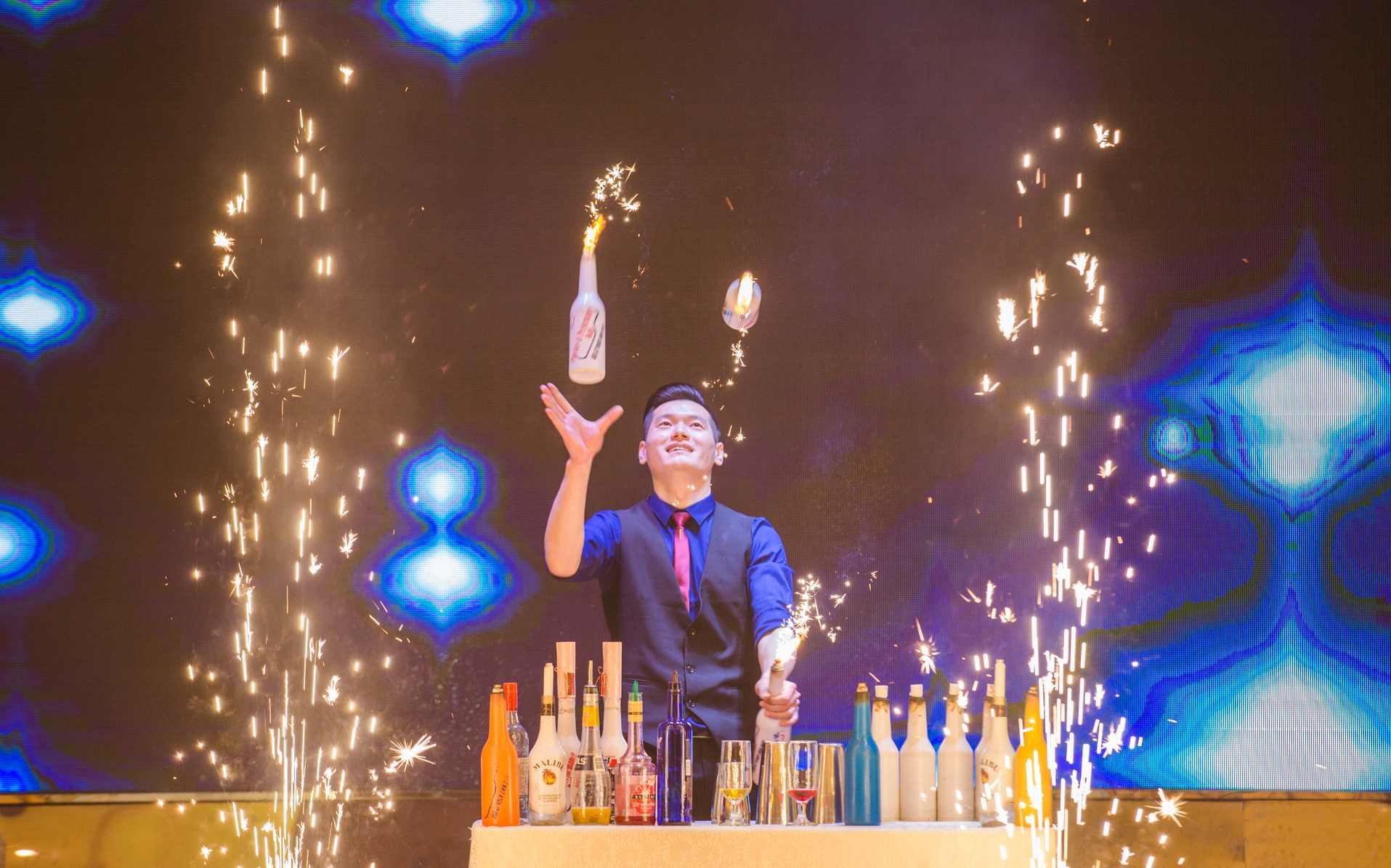 特色花式调酒师技术资料 时尚鸡尾酒调配师83集,第1张