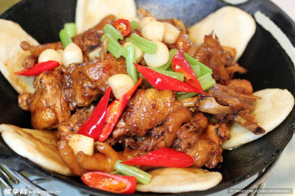 地锅鸡（附自制地锅香料、酱料配方）小吃技术