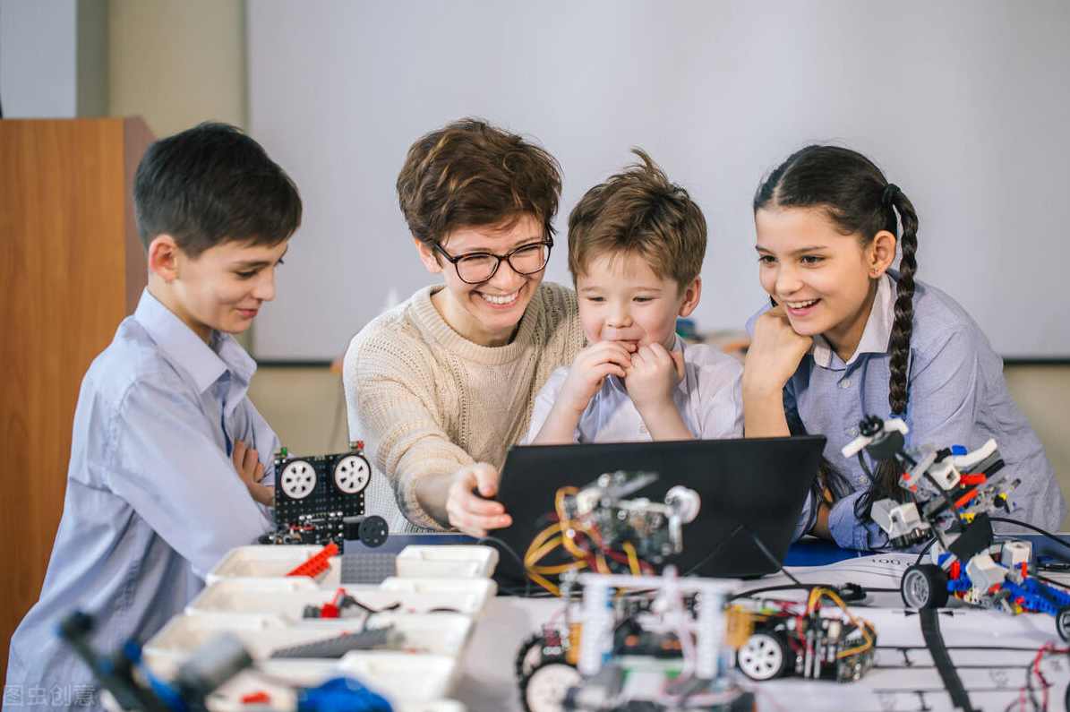 MIT少儿AI创新课，培养学生全面的AI素养，少儿AI创新课，培养未来科技领袖，探索AI素养全面发展