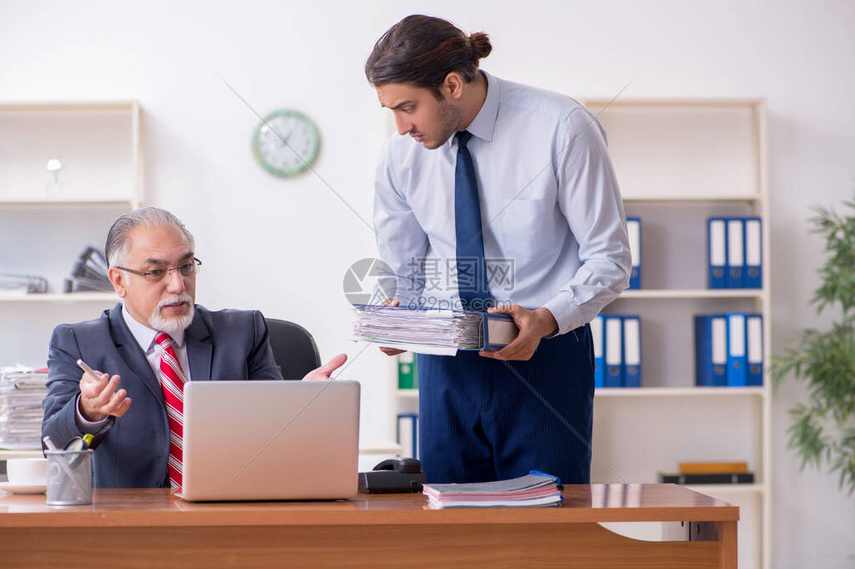 老板听得懂的电商财税课，专为电商及上下游老板量身打造，聚焦财税合规运营、提前规划